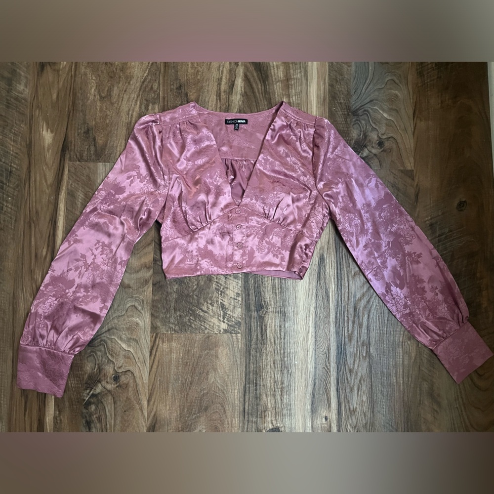 Two piece set. Pink satin. Floral Japanese design. Size XS. Fashion Nova.